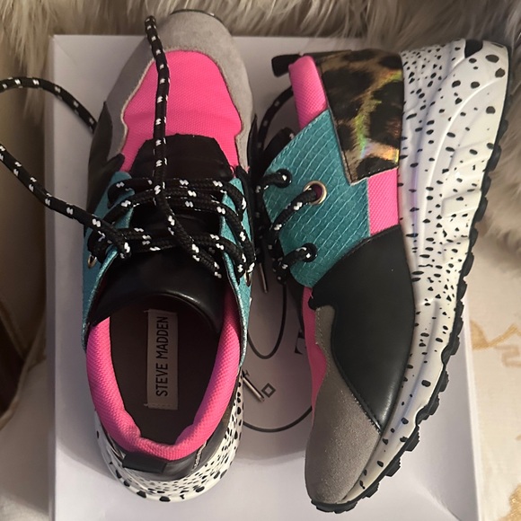 Steve Madden Cliff Women's Pink and Black Sneakers - Picture 4 of 4